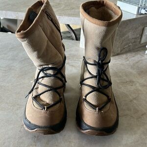 Ulu boots size6